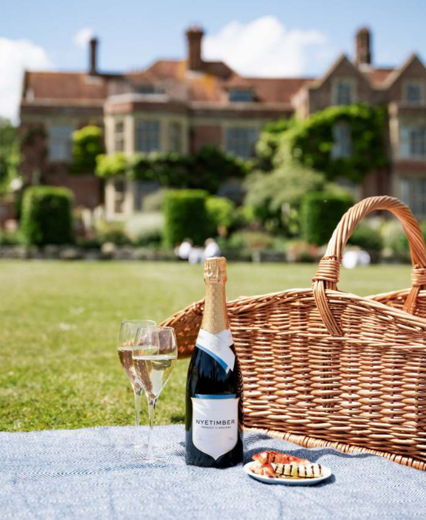 サセックスのカントリーサイドで開催される優雅で洗練された音楽祭、グラインドボーン・フェスティバルでナイティンバー