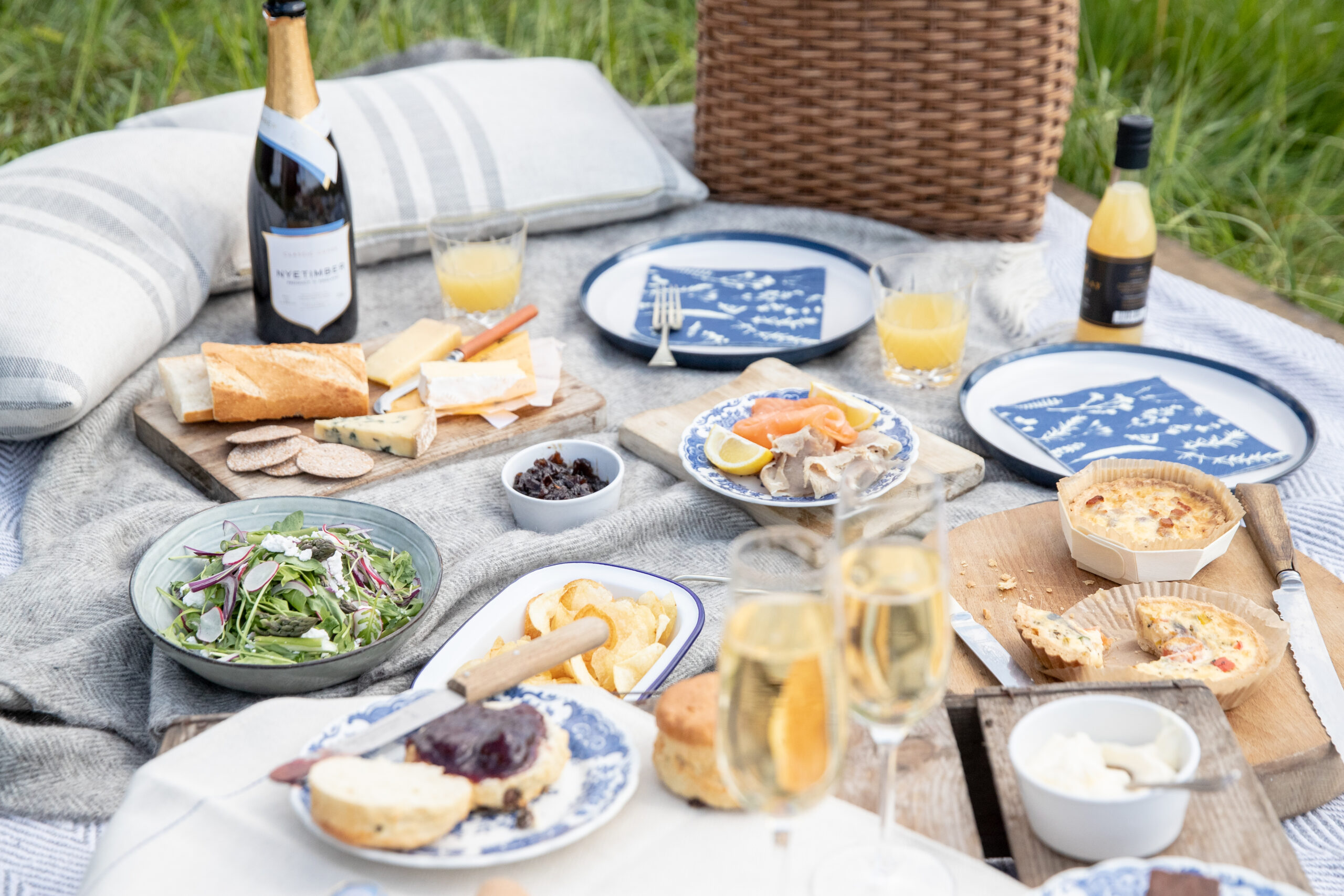 Cowdray-Picnic-for-Two-may2020-GeorgeGunn-HighRes-Landscape